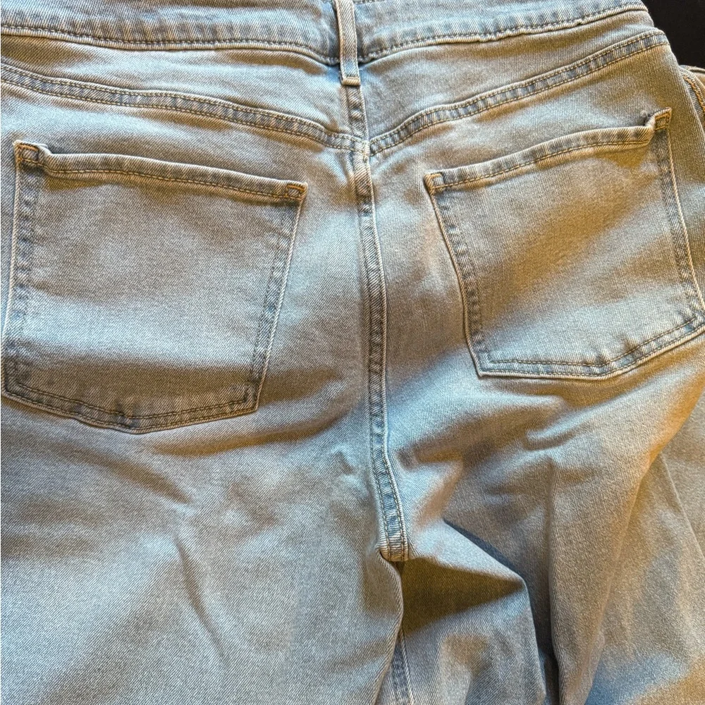 Old Navy High Rise Wow Wide Leg Light Blue Denim Jeans - Picture 4 of 4